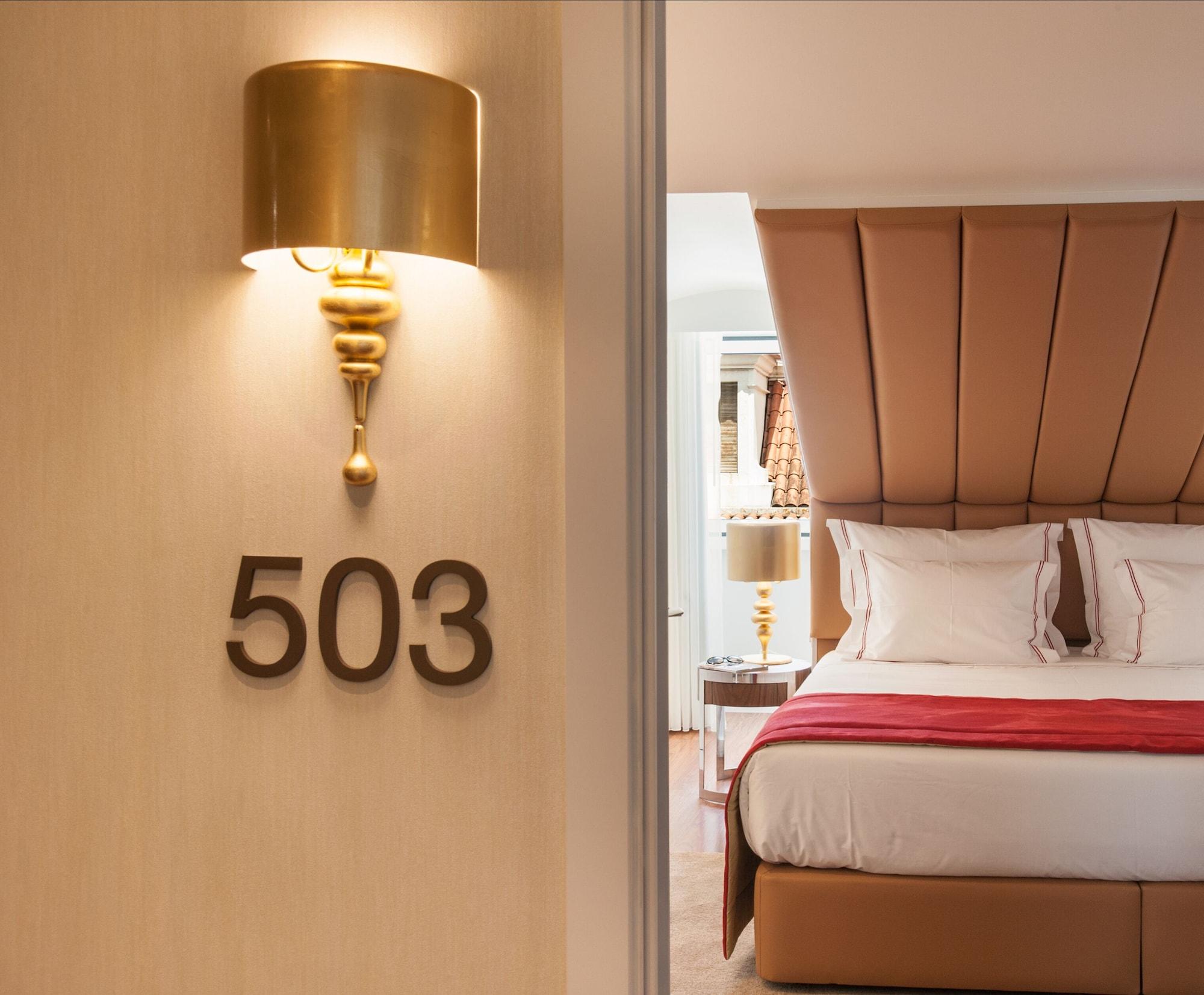 Hotel The 7 Hotel, Suites, &