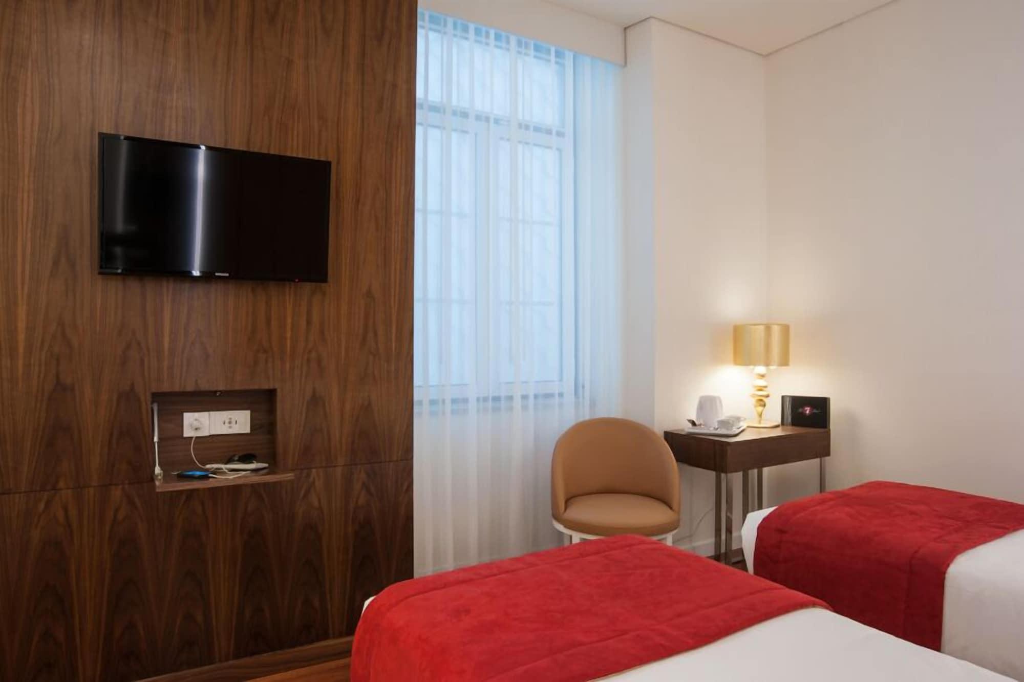 Hotel The 7 Hotel, Suites, & Lisbon