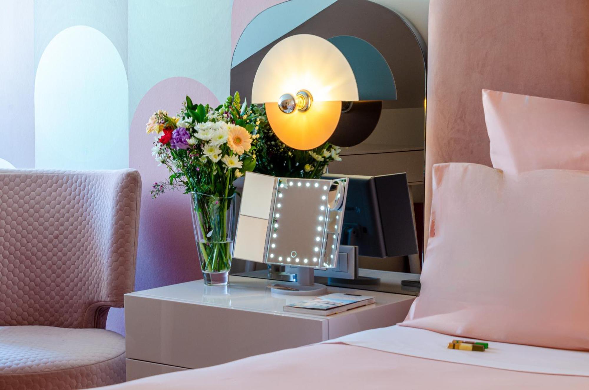 The 7 Hotel, Suites, & Hotel